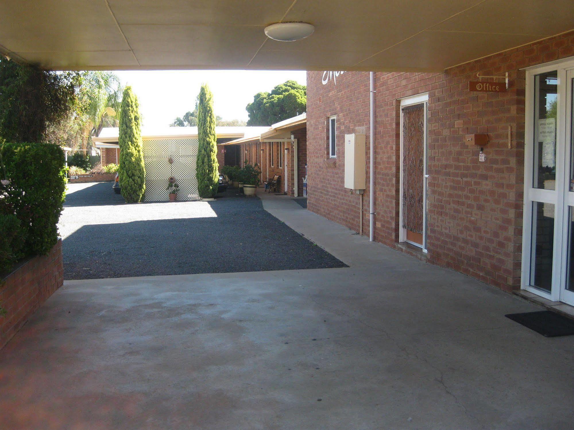 Alfa Motel Gilgandra Bagian luar foto